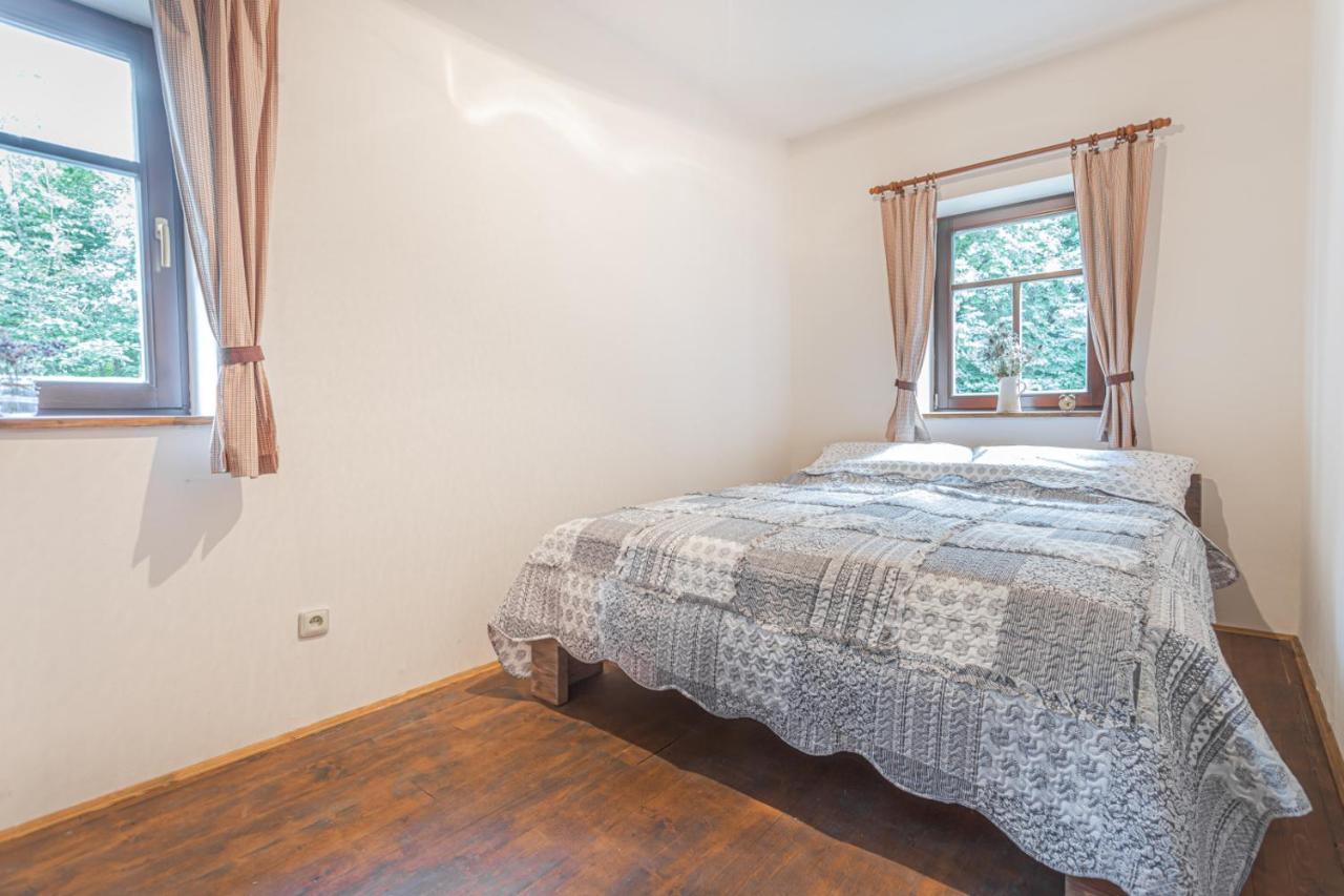 Buskovsky Mlyn 1580 Hotel Dolni Bousov Room photo