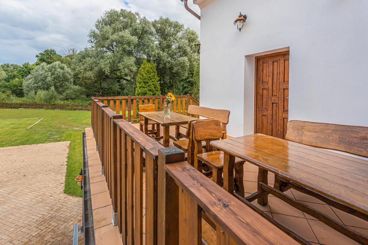 Buskovsky Mlyn 1580 Hotel Dolni Bousov Exterior photo